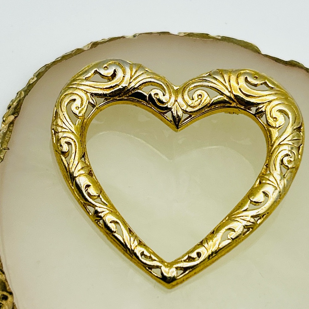Vintage filigree Gold Tone Heart Brooch, great gift idea!